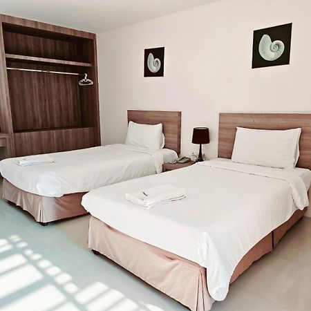 Hotel Similan Mansion à Bangsaen Extérieur photo