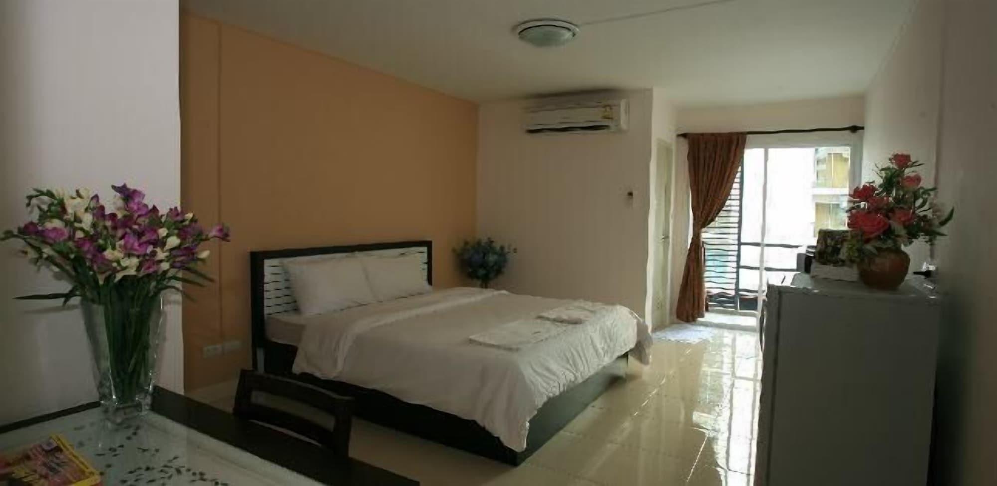 Hotel Similan Mansion à Bangsaen Extérieur photo