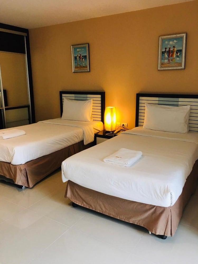 Hotel Similan Mansion à Bangsaen Extérieur photo